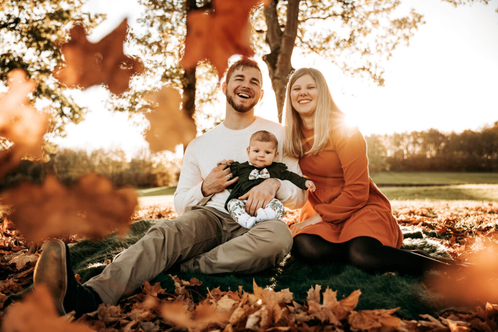3J0A9322-online (1) Fotografie Business Coaching Businessguide Bildgefühle Mentoring Fotograf Fotografin Bildgefühle Homestory zu hause fotografieren in der Natur Outdoor Studio Babyfotografie Babyfotos Newborn Baby Neugeborenenfotografie Kinder Kinderfotos Kinderfotografie Familie Familienfotos Familienfotografie Portraits Paarfotografie Couple Paare Pärchen Familienfotografin Natürliche Fotos Fotografie Höchst im Odenwald Darmstadt Aschaffenburg Erbach Michelstadt Wörth am Main Obernburg Miltenberg Breuberg Dieburg Reinheim Reichelsheim Groß-Umstadt Brensbach Otzberg Frankfurt, Mannheim, Heidelberg, Fotostudio Boho Herbst Frühling Sommer Winter Coaching für Fotografen, Videografie, Mentoring für Fotografen, 1:1 Coaching, Fotografenbusiness, Erinnerungsfilm, Familienfilm, CakeSmash, Geburtstagsshooting, Erster Geburtstag, 1. Geburtstag